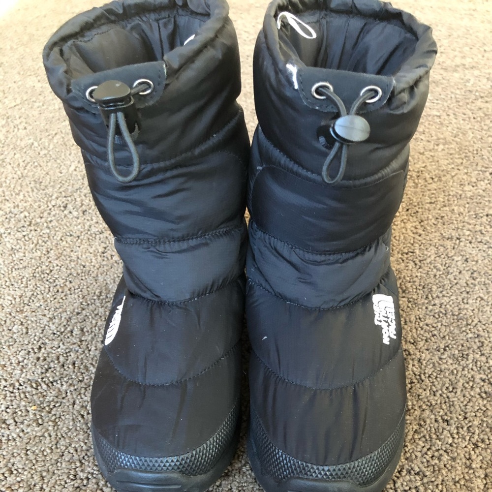 The North Face black woman’s 700 boot